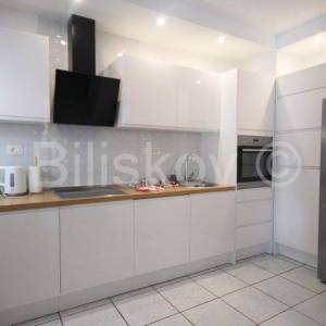 Omiš, Duće dvojna kuća, 4 stana, 300 m2 okućnice