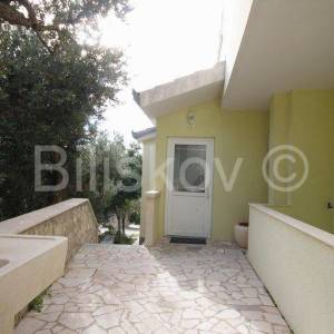 Omiš, Duće dvojna kuća, 4 stana, 300 m2 okućnice