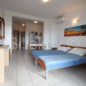 Omiš, Duće dvojna kuća, 4 stana, 300 m2 okućnice