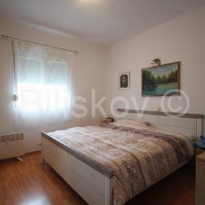 Omiš, Duće dvojna kuća, 4 stana, 300 m2 okućnice