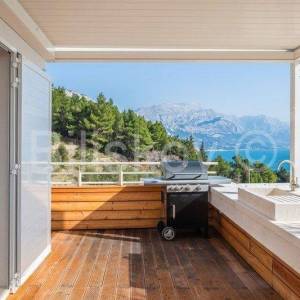 Omiš, luksuzna vila, bazen 