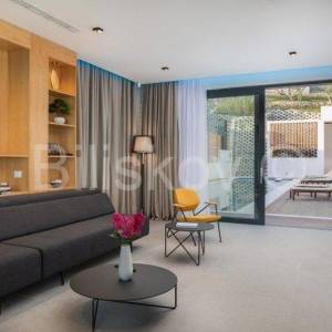 Omiš, luksuzna vila, bazen 