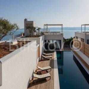 Omiš, luksuzna vila, bazen 