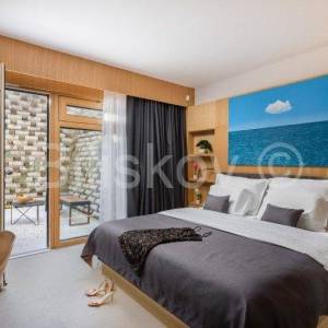 Omiš, luksuzna vila, bazen 