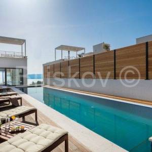 Omiš, luksuzna vila, bazen 