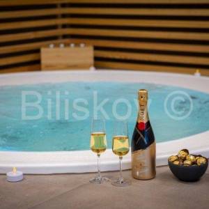 Omiš, luksuzna vila, bazen 