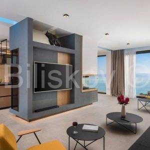 Omiš, luksuzna vila, bazen 