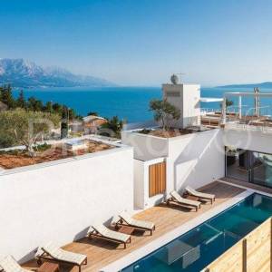 Omiš, luksuzna vila, bazen 