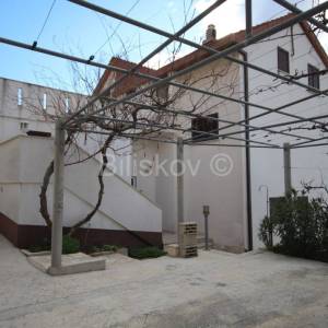 Omiš okolica, prodaja kuća, 7 jedinica, otvoren pogled