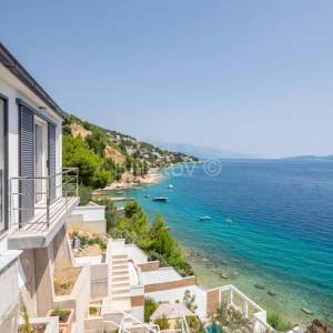 Omiš, Stanići - kuća 1. red do mora