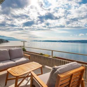 Omiš, Stanići - kuća 1. red do mora