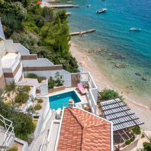 Omiš, Stanići - kuća 1. red do mora