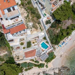 Omiš, Stanići - kuća 1. red do mora