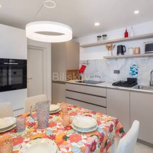 Omiš, Stanići - kuća 1. red do mora