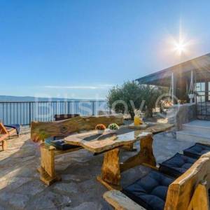 Omiška rivjera  -vila-prizemnica s bazenom