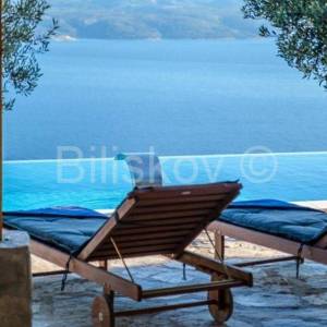 Omiška rivjera  -vila-prizemnica s bazenom