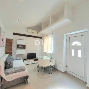 OPATIJA, CENTAR - dugoročan najam! stan u centru Opatije s parkirnim mjestom