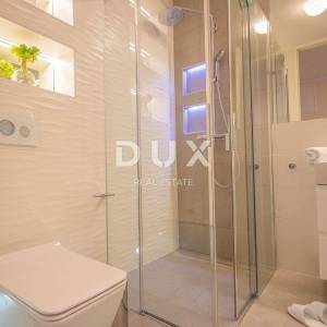 OPATIJA, CENTAR - dugoročni najam luksuznog  stana u novogradnji s bazenom, pogled, blizu mora i Opatije