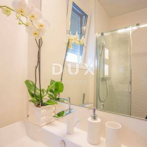 OPATIJA, CENTAR - dugoročni najam luksuznog  stana u novogradnji s bazenom, pogled, blizu mora i Opatije