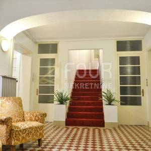 Opatija, Centar, dvoetažni stan u vili s okućnicom, prvi red do mora !