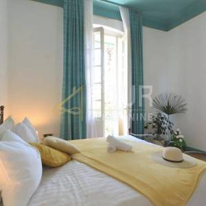 Opatija, Centar, dvoetažni stan u vili s okućnicom, prvi red do mora !