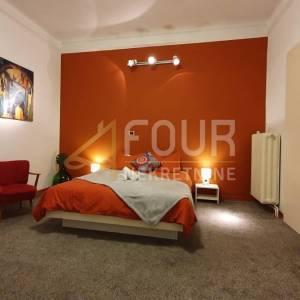 Opatija, Centar, dvoetažni stan u vili s okućnicom, prvi red do mora !