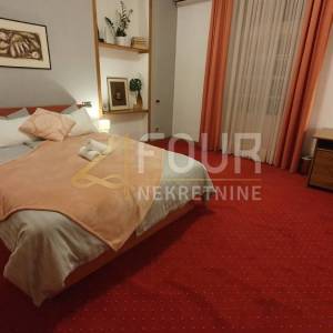 Opatija, Centar, dvoetažni stan u vili s okućnicom, prvi red do mora !