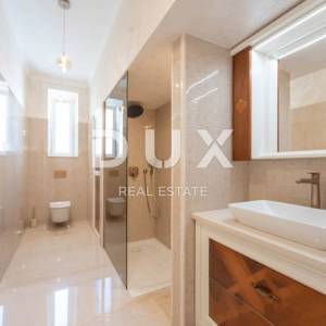 OPATIJA, CENTAR - spoj luksuza i autentičnosti, stan u sređenoj povijesnoj vili u centru Opatije s pogledom