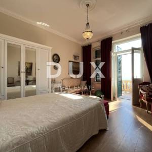 OPATIJA, CENTAR – Stan s pogledom i parkingom u povijesnoj vili