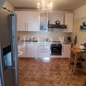 Opatija dvoetažni stan na lijepoj lokaciji