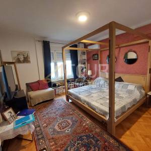 Opatija, etaža vile s terasom, veliki potencijal!