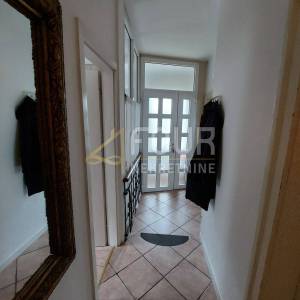 Opatija, etaža vile s terasom, veliki potencijal!