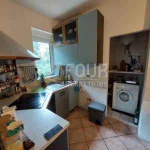 Opatija, etaža vile s terasom, veliki potencijal!