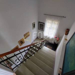 Opatija, etaža vile s terasom, veliki potencijal!