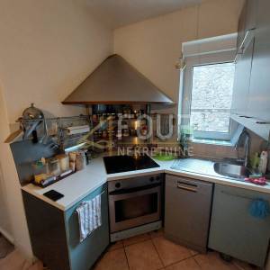 Opatija, etaža vile s terasom, veliki potencijal!