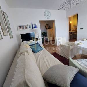 Opatija, etaža vile s terasom, veliki potencijal!