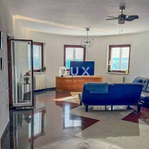 OPATIJA, IČIĆI - dugoročni najam 100 metara od plaže i poznatog Mariott resorta, bazen, pogled, garaža 