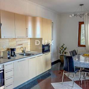 OPATIJA, IČIĆI - dugoročni najam 100 metara od plaže i poznatog Mariott resorta, bazen, pogled, garaža 