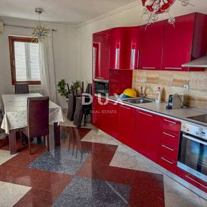 OPATIJA, IČIĆI - dugoročni najam 100 metara od plaže i poznatog Mariott resorta, bazen, pogled, garaža 