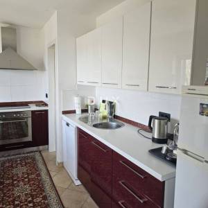 OPATIJA, IČIĆI - Prostran prizemni stan za dugoročni najam s terasom i pogledom na more, 75m2