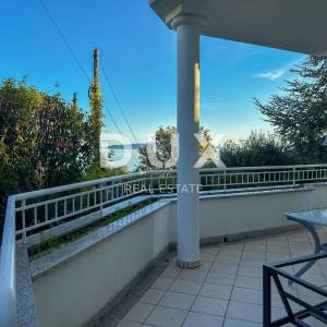 OPATIJA, IČIĆI – stan u finoj gradnji s terasom i pogledom samo 250 metara od plaže