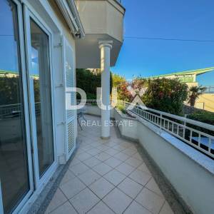 OPATIJA, IČIĆI – stan u finoj gradnji s terasom i pogledom samo 250 metara od plaže