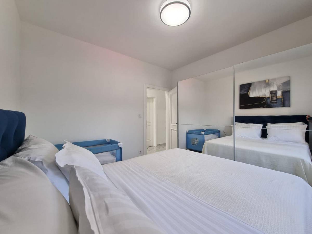 Opatija, luksuzan stan 2S+DB s parkingom, najam (iznajmljivanje)