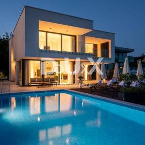 OPATIJA – Moderna luksuzna vila s dvije stambene jedinice i panoramskim pogledom na more