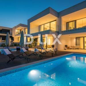 OPATIJA – Moderna luksuzna vila s dvije stambene jedinice i panoramskim pogledom na more