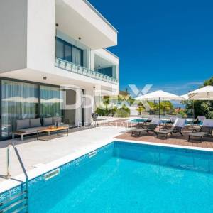 OPATIJA – Moderna luksuzna vila s dvije stambene jedinice i panoramskim pogledom na more