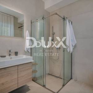 OPATIJA – Moderna luksuzna vila s dvije stambene jedinice i panoramskim pogledom na more