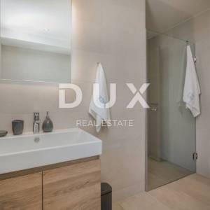 OPATIJA – Moderna luksuzna vila s dvije stambene jedinice i panoramskim pogledom na more