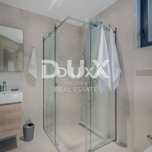 OPATIJA – Moderna luksuzna vila s dvije stambene jedinice i panoramskim pogledom na more