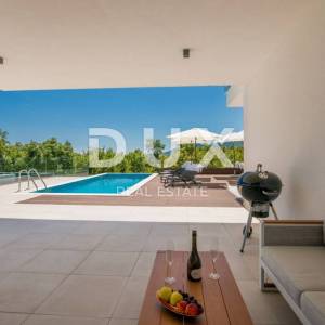 OPATIJA – Moderna luksuzna vila s dvije stambene jedinice i panoramskim pogledom na more